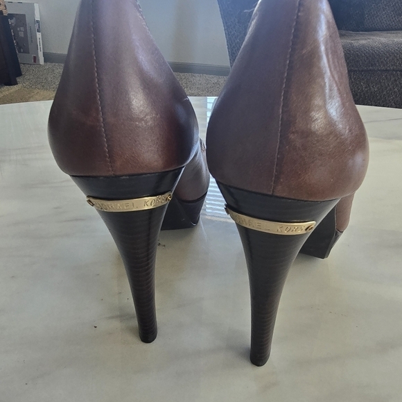 Michael Michael Kors Open Toe Pump Heels Women Sz 5.5M Brown Leather Logo - Picture 9 of 16